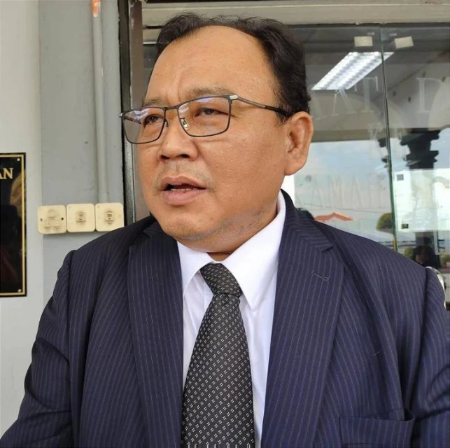 依丁沙里：是否上陣黨決定