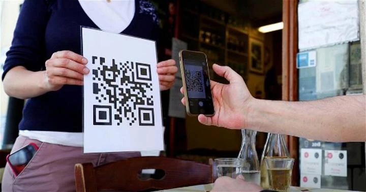 掃碼點餐一切由食客自己來　顧客質疑：為何自助式餐廳還收「服務費」