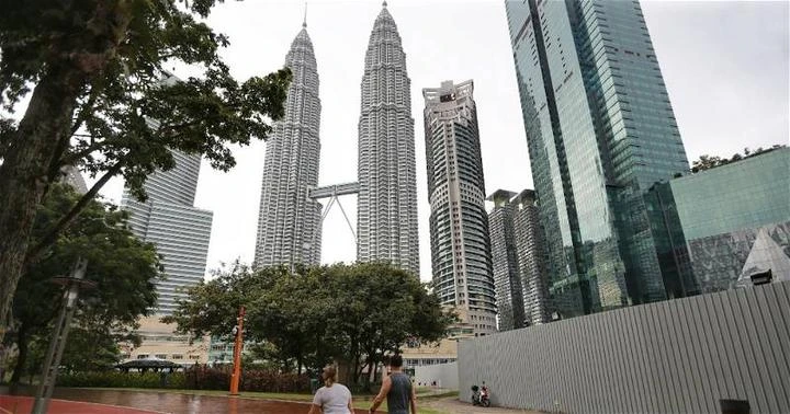 雙塔樓前助拍一張10令吉　印尼遊客：大馬騙子多！