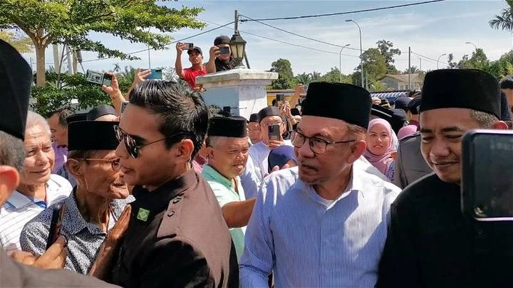 【沙拉胡丁逝世】首相南下弔唁慰問家屬　末沙布流下男兒淚