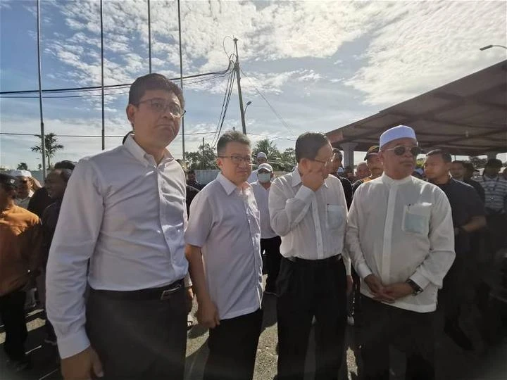 【沙拉胡丁逝世】首相南下弔唁慰問家屬　末沙布流下男兒淚