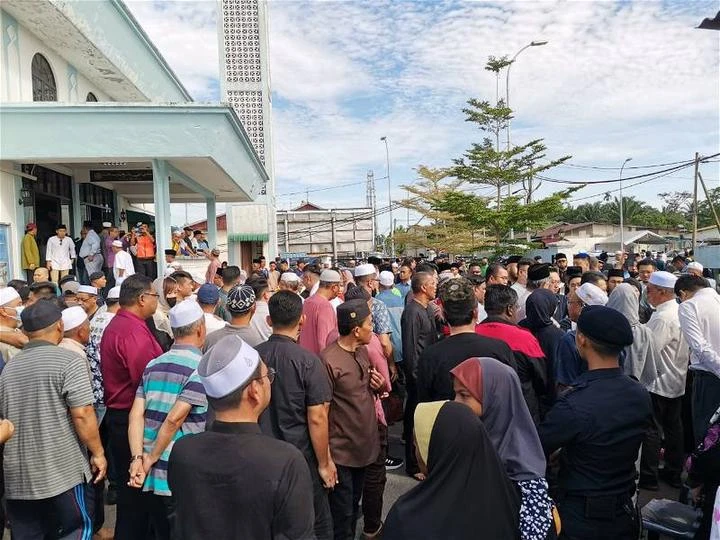 【沙拉胡丁逝世】首相南下弔唁慰問家屬　末沙布流下男兒淚