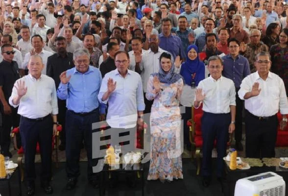 吁年輕人學習敦依斯邁正直美德　首相：杜絕貪污陋習捍衛國家安全