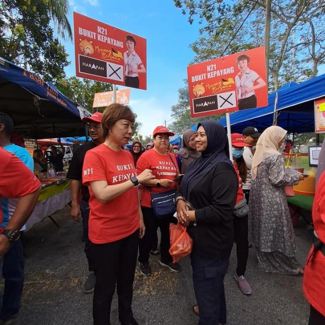 歷史性的突破！希盟國陣女兵團　助火箭唯一女候選人沿戶拜票