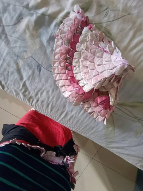 裙子長度不符標準禁進警局　華婦以坐墊「加工」裙子順利進入