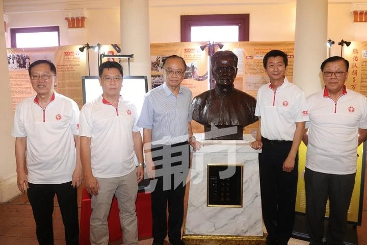 隆雪華堂慶100周年紀念　立陸佑銅像紀念一生功績