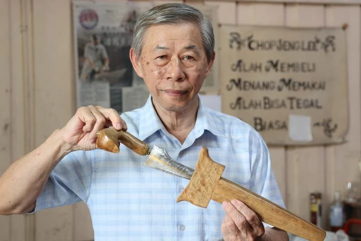 華裔鐵匠鍛造馬來短劍一甲子　盼後繼有人傳承技藝