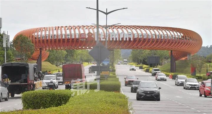 【莎阿南墜機10死】恢復通車交通流量增加　事發現場傳汽油燒焦味