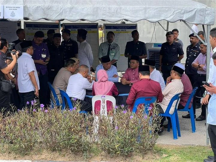 【莎阿南墜機10死】扎希和阿米抵達醫院慰問家屬