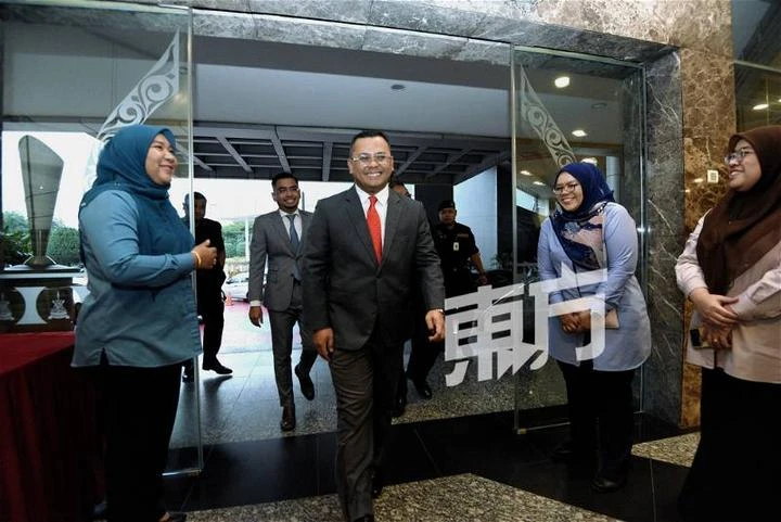 雪大臣阿米魯丁今打卡上班！