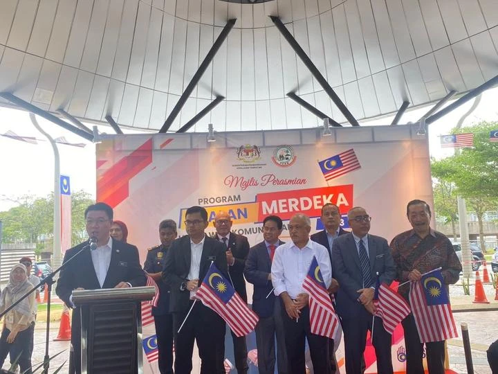 拒回應「模擬支票印黨標誌」爭議　倪可敏：他們有拿到錢就好了