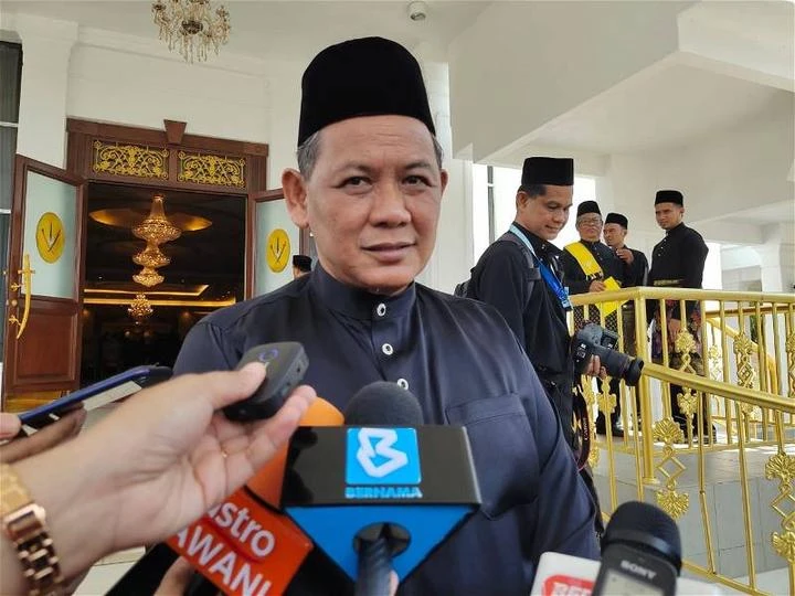 10位森行政議員宣誓就職　加拉魯丁被委高級行政議員