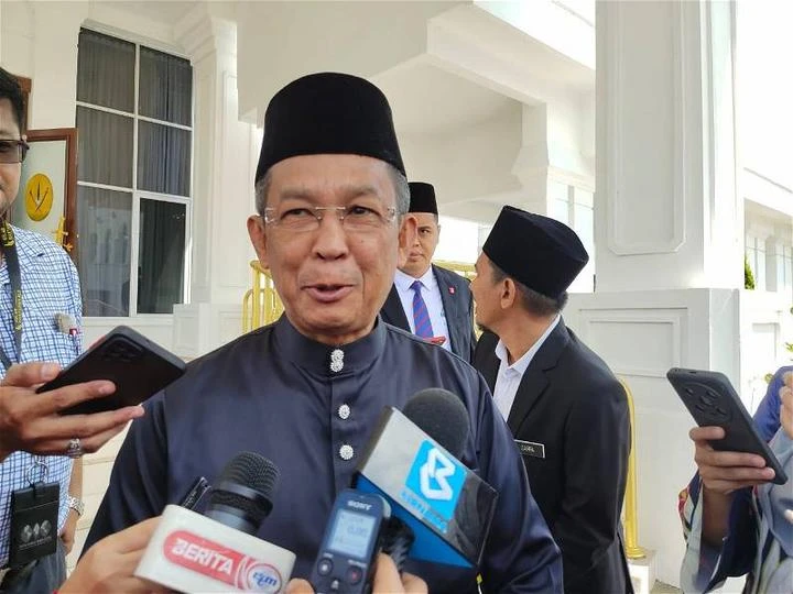 10位森行政議員宣誓就職　加拉魯丁被委高級行政議員