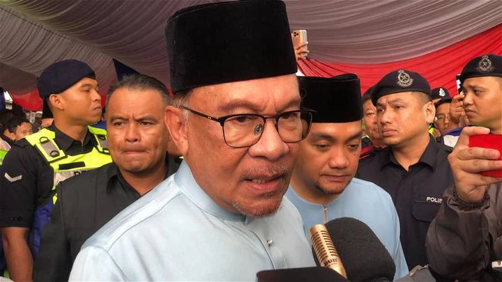 安華：移交政府援助品　禁使用政黨標誌