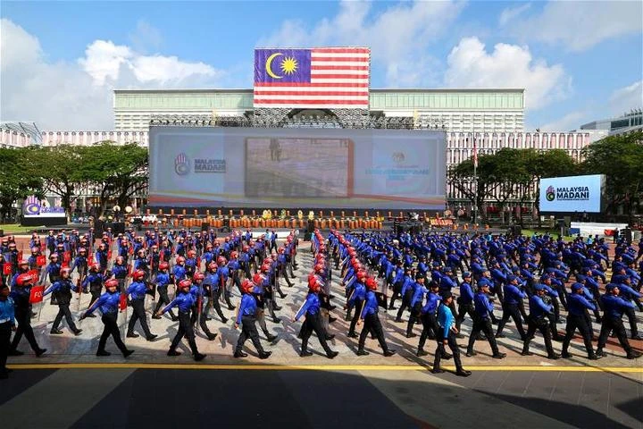 國慶慶典：料10萬人聚集布城　民眾受促使用公交