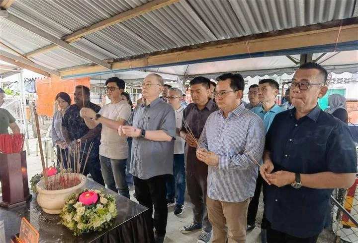 表彰對馬華的奉獻　魏家祥：黃祚信靈柩覆蓋黨旗