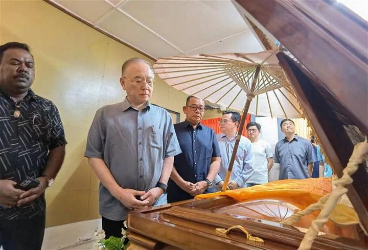 表彰對馬華的奉獻　魏家祥：黃祚信靈柩覆蓋黨旗