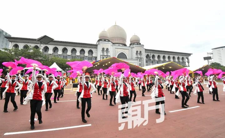 大馬國慶慶典今早布城廣場盛大舉行　萬人齊聚彰顯濃濃愛國情