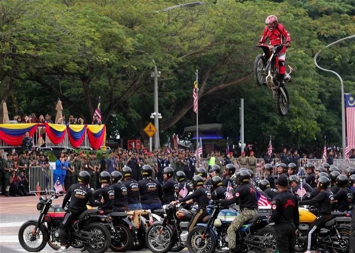 國慶摩哆特技演出贏喝采　女兵曾受重傷…無悔加入陸軍紅戰士