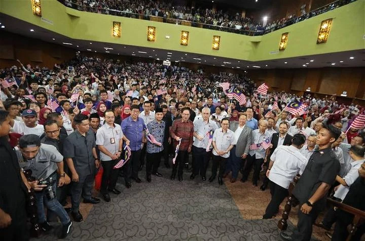 首相：國人似乎患上伊斯蘭恐懼症　未強迫非穆斯林學習《聖訓40段》 