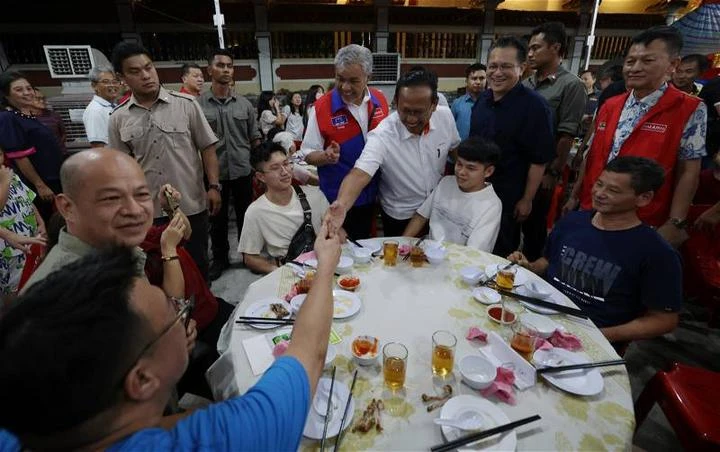 【柔雙補選】阿末扎希吁埔萊華裔選民支持蘇海占　宣布培才華小獲50萬撥款
