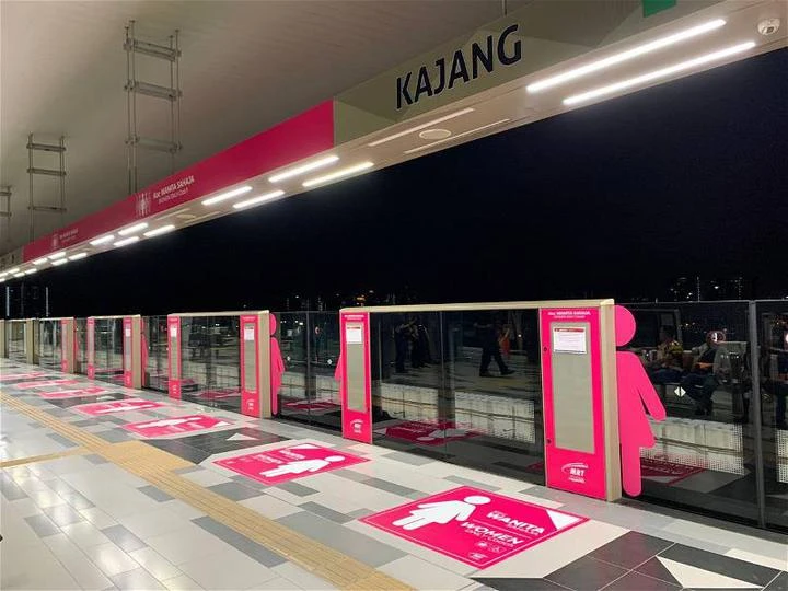 捷運加影線推出女性專用車廂　網民炮轟：請先提升公交系統！