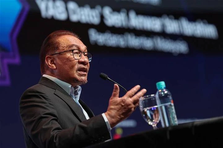 安華:扎希領導內閣委會協調清真工業