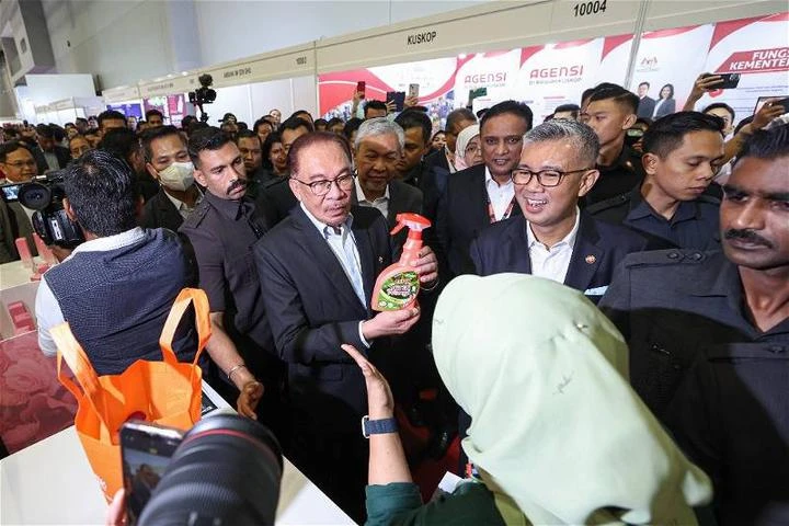 安華:扎希領導內閣委會協調清真工業