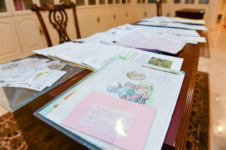 婆羅洲之旅結束後　元首親閱沙砂人民請願書