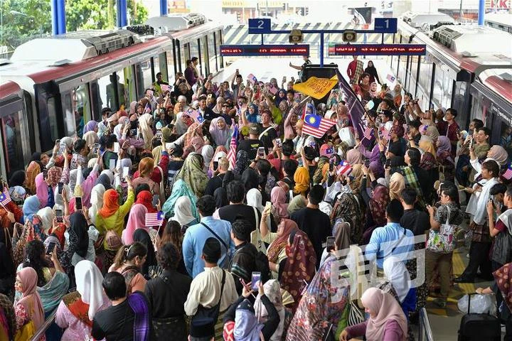 1萬人參與「2023年鐵路沙龍」嘉年華　民眾擠滿車站內外齊慶馬來西亞日