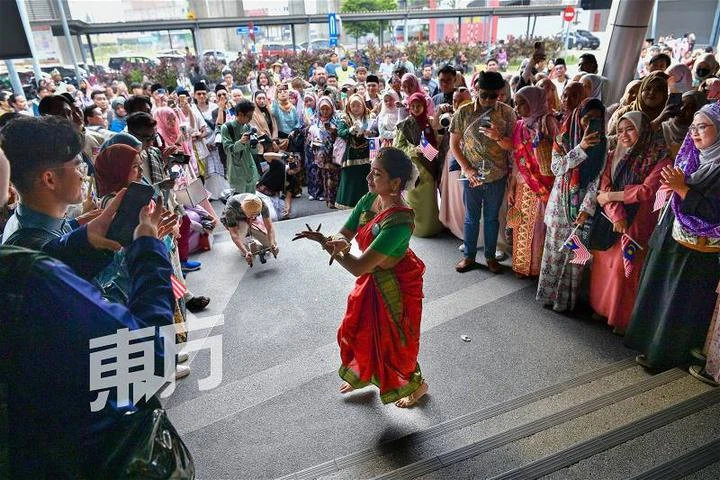 1萬人參與「2023年鐵路沙龍」嘉年華　民眾擠滿車站內外齊慶馬來西亞日