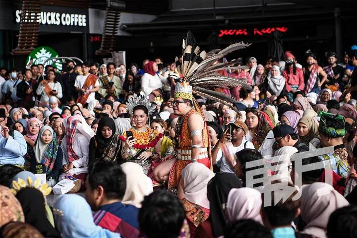 1萬人參與「2023年鐵路沙龍」嘉年華　民眾擠滿車站內外齊慶馬來西亞日