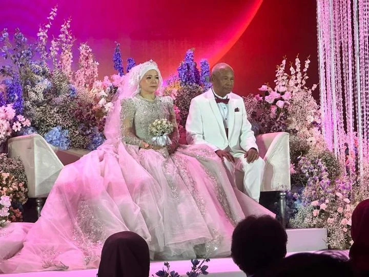 前警總長慕沙哈山再婚　迎娶華裔美嬌妻