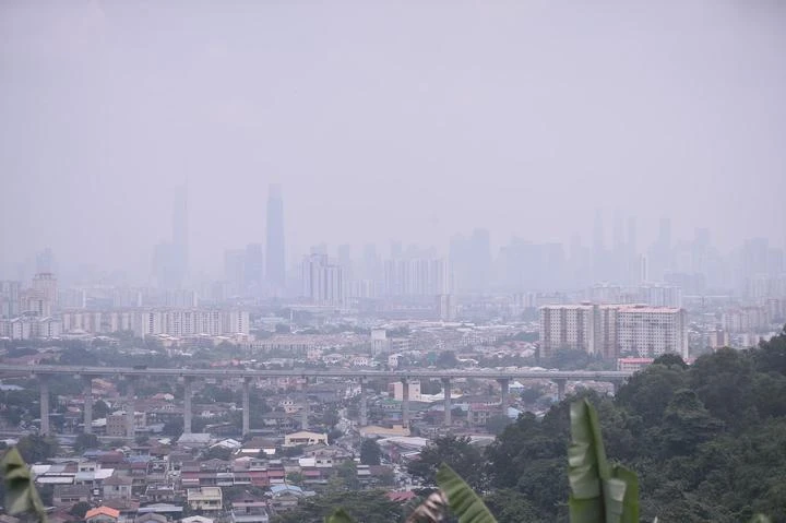 大馬半島12區空氣達不健康水平　環境局：印尼跨境霧霾所致