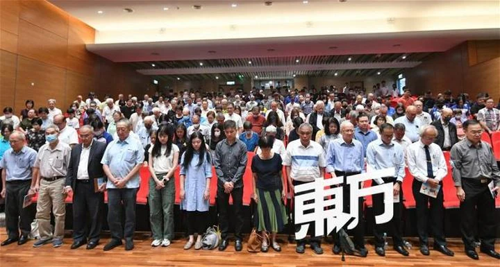 300人出席緬懷吳建成校長　昔日戰友憶起當年情泣不成聲