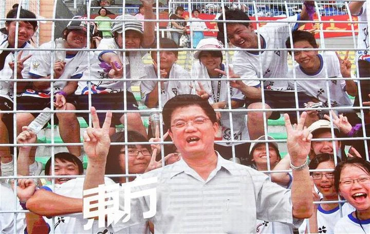 300人出席緬懷吳建成校長　昔日戰友憶起當年情泣不成聲