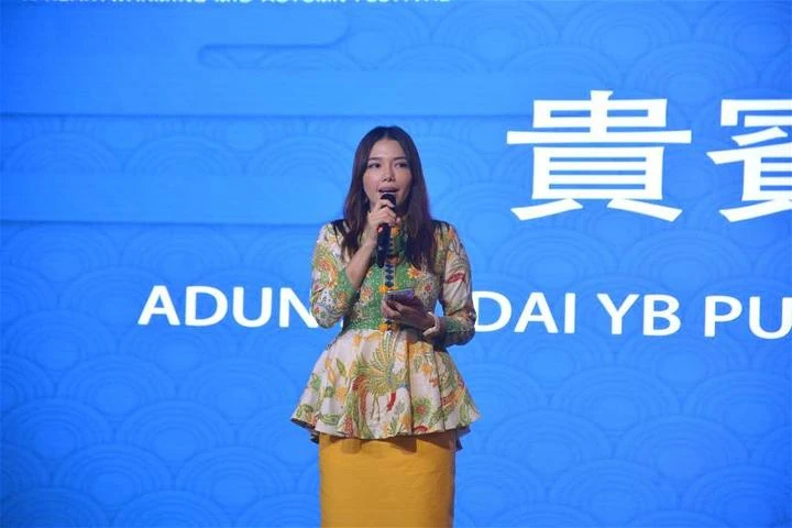 新馬寺逾千人共慶中秋佳節