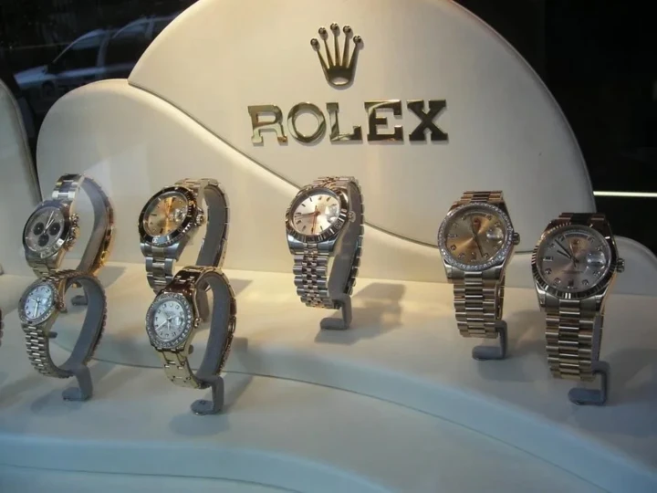 2枚勞力士手錶總值40萬　林立迎：為何警官有能力購買？