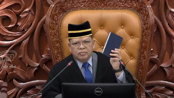 議長：國會議員在議會廳內禁用手機直播