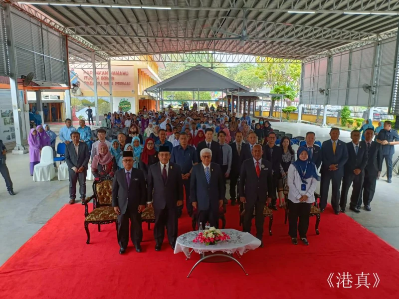 港真東協資訊 | 檳州元首慈善基金會頒發眼鏡 1011各族學生受惠