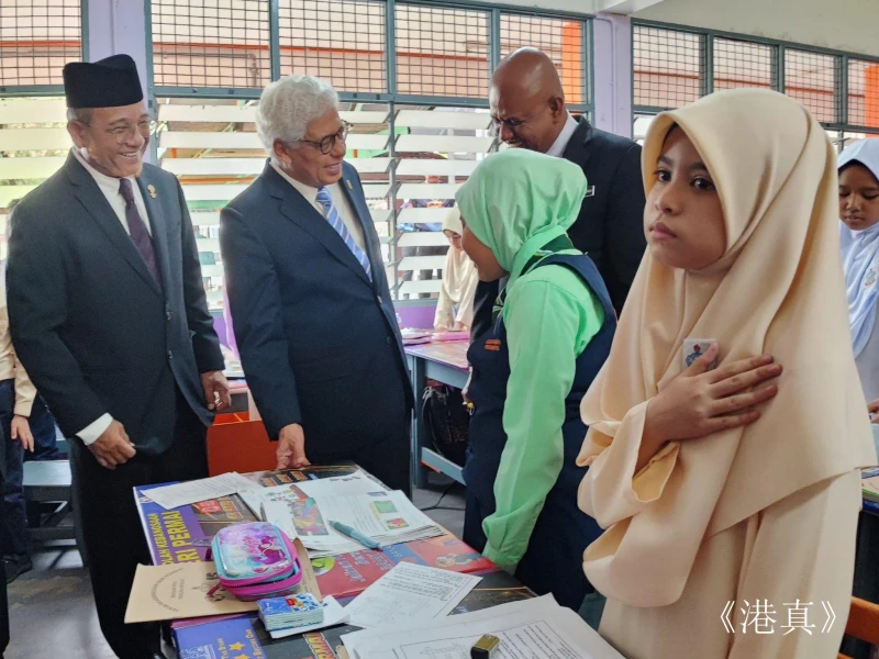港真東協資訊 | 檳州元首慈善基金會頒發眼鏡 1011各族學生受惠