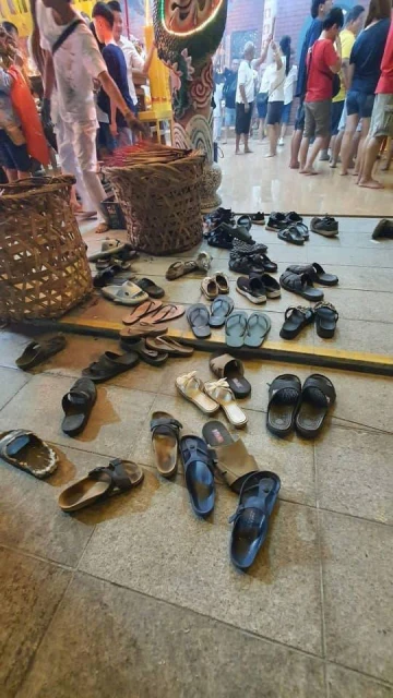 穿RM99名牌拖鞋到九皇爺誕　華男欲離開卻不見拖鞋：「誰這樣識貨！」　