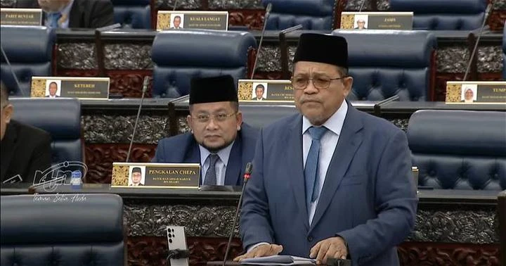 將手機放在支架貌似直播遭勸　沙希淡：可讓我在辯論時更有動力