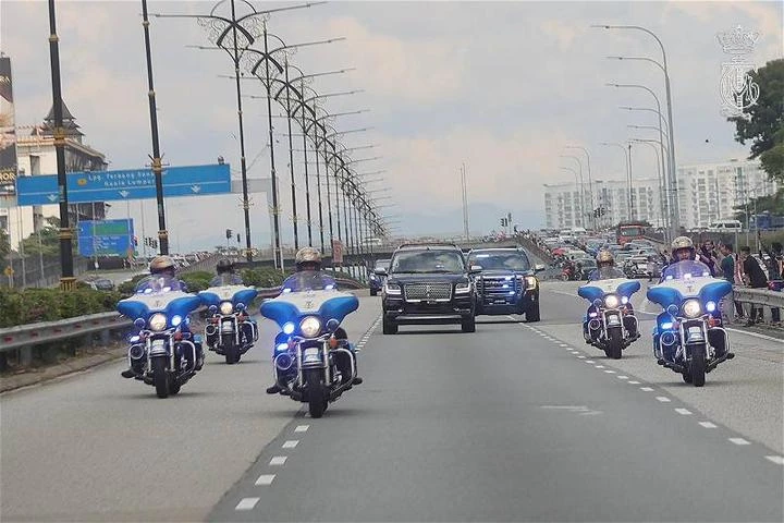 柔蘇丹出任第17任國家元首　今返回柔州獲子民夾道歡迎