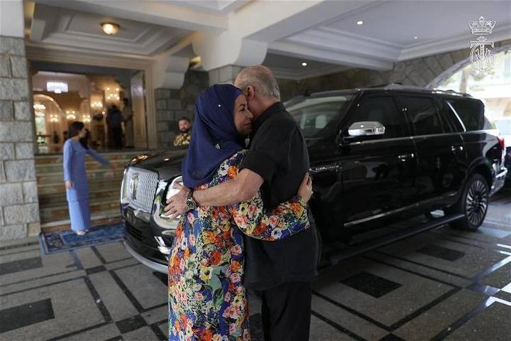 柔蘇丹出任第17任國家元首　今返回柔州獲子民夾道歡迎