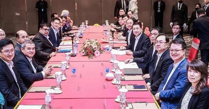 王小洪到訪甲州　與首長會面逾一小時