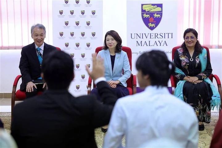 岸田裕子：馬大日本文化研究館　馬日友好關係象徵