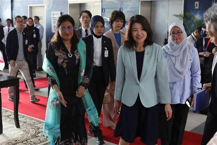 岸田裕子：馬大日本文化研究館　馬日友好關係象徵