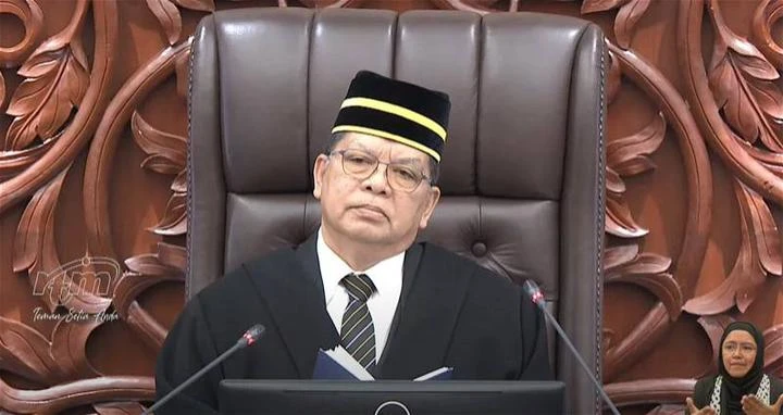 議長佐哈里:「在議會廳外說我蠢,說我沒資格...請便」