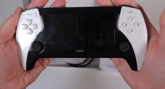 山寨PS掌機現身：玩遊戲無需串流 僅售270元